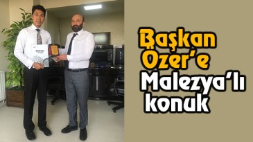 Başkan Özer’e Malezyalı Konuktan Plaket