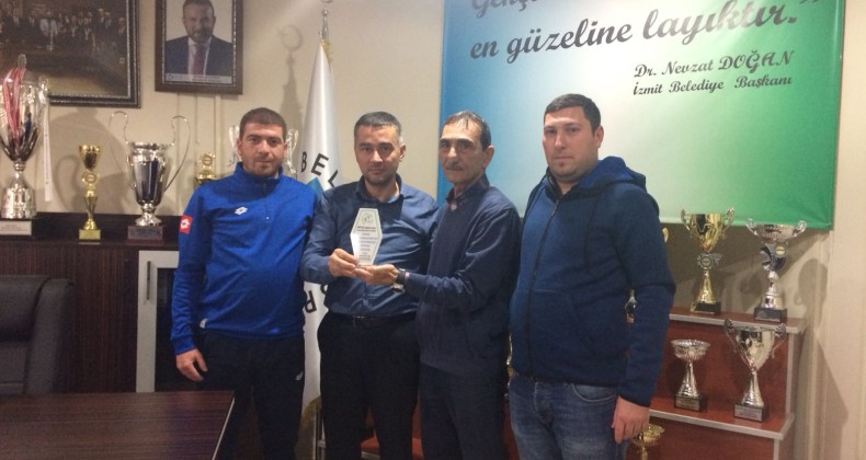 Başkan Şentürk’e Futbolculardan Ziyaret