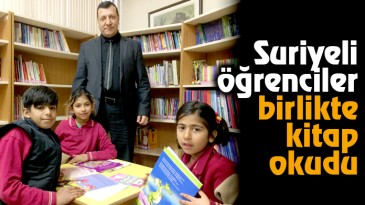 Suriyeli öğrenciler birlikte kitap okudu