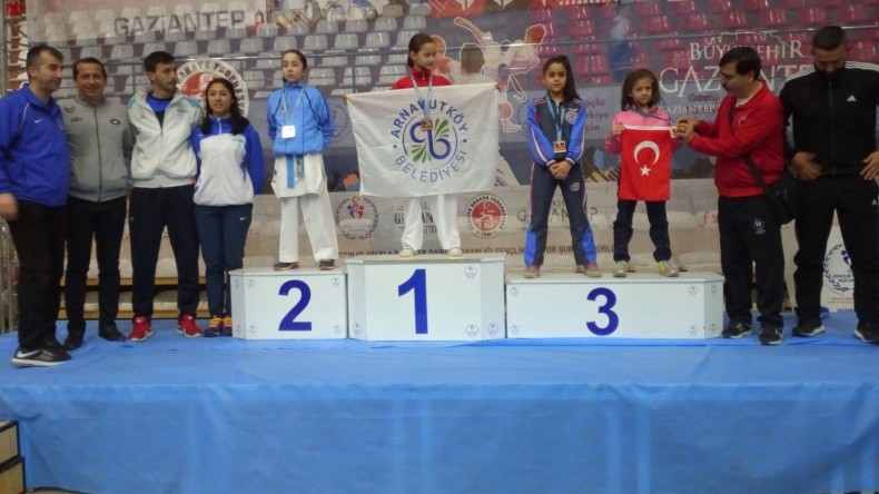 Kağıtsporlu Karateciler’den 4 Madalya 