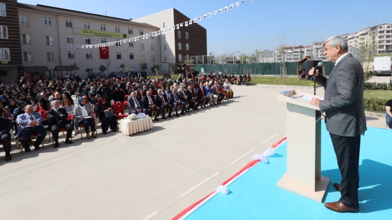 Başkan Karaosmanoğlu, Dünya Şampiyonu Öğrencileri Kutladı