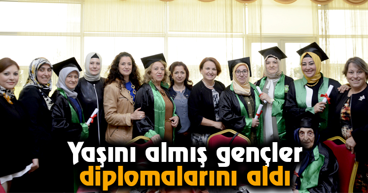Yaşını almış gençler diplomalarını aldı