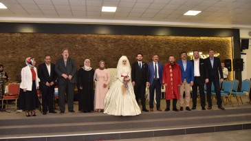 Protokolü buluşturan düğün