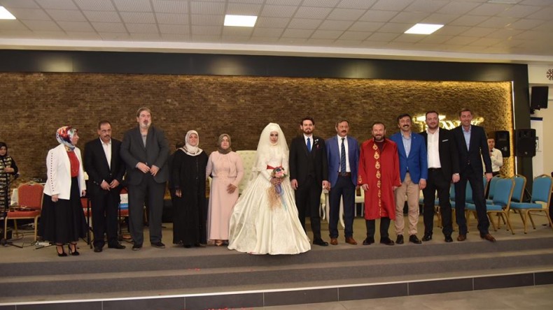 Protokolü buluşturan düğün