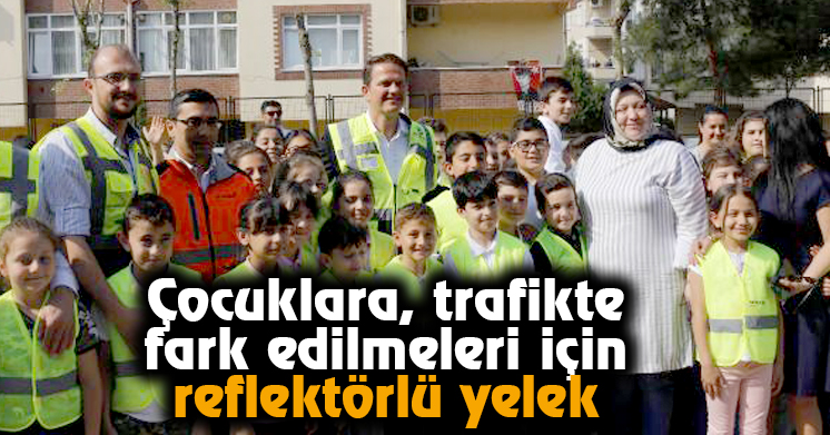 Çocuklara, trafikte fark edilmeleri için reflektörlü yelek