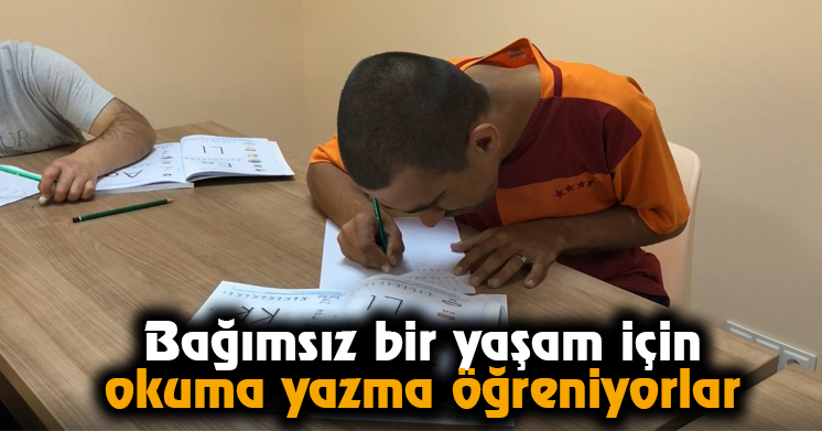Bağımsız bir yaşam için okuma yazma öğreniyorlar