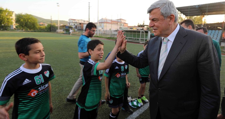 Başkan Karaosmanoğlu’ndan, Hisareynspor’a sürpriz ziyaret