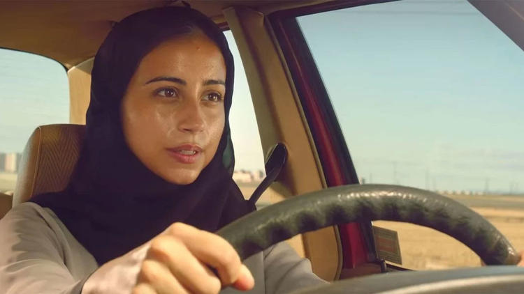 Suudi Arabistan’da kadınlar otomobil kullanmaya başlıyor