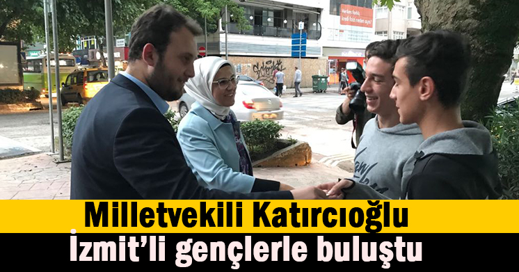 Ak Mekanda Genç Kürsü