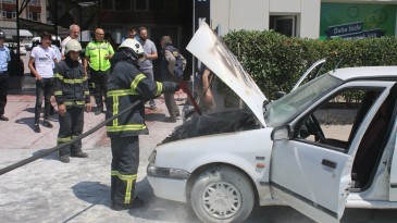 Otomobilden çıkan dumanlar panik yarattı