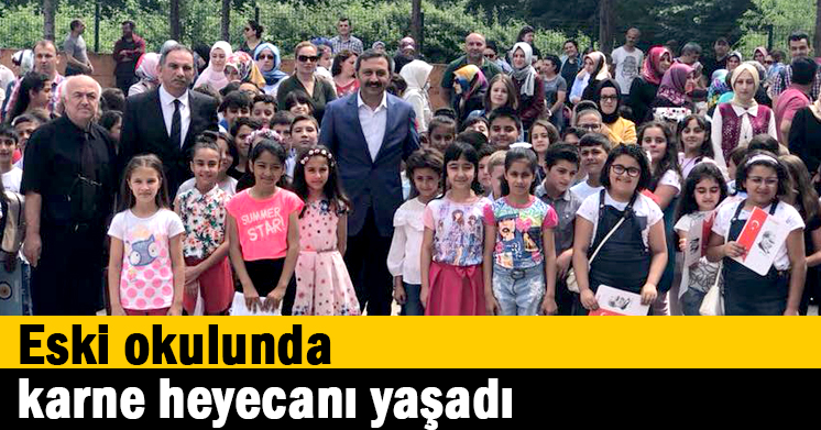   Eski okulunda karne heyecanı yaşadı