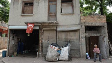 Maaşını çekmek için bankaya gitti, şoke oldu!