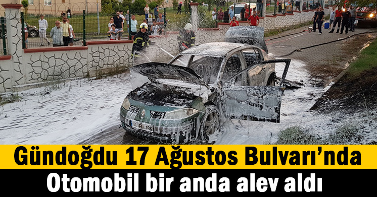 Otomobil bir anda alev aldı