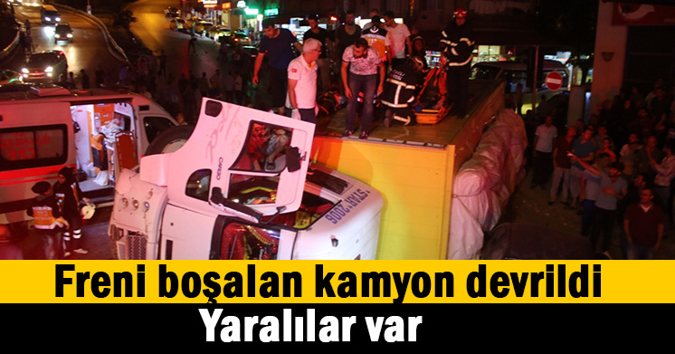 Kamyon devrildi; Yaralılar var