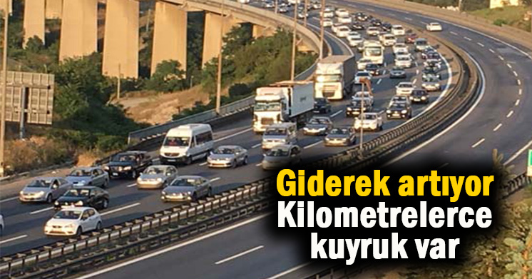 Trafik yoğun, araç kuyruğu var