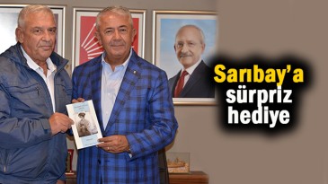 Yeni kitabını hediye etti