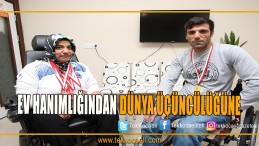 O Bir Ev Hanımı Ve Bilek Güreşi Üçüncüsü