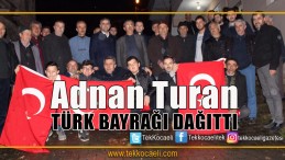 İlk Kez Oy Kullanacak Gençlere Türk Bayrağı Verdi