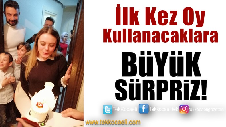 CHP’li Gençlerden İzmit’te Çat Kapı Sürpriz