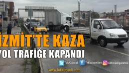 TIR Bariyerlere Çarptı