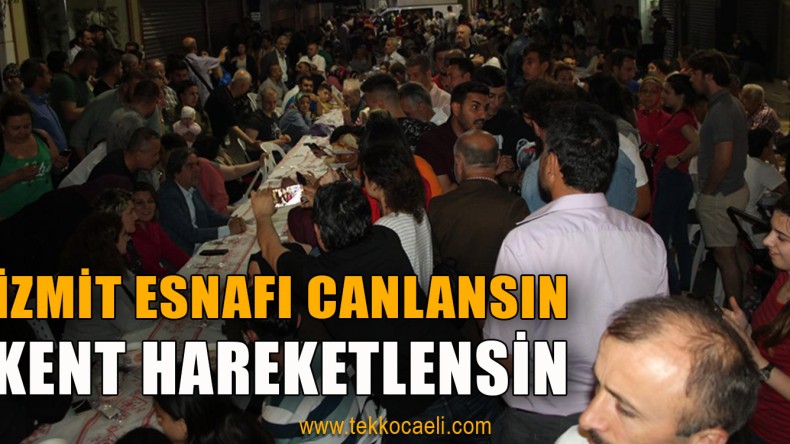 İzmit’te Binlerce Kişi Birlikte Sahur Yaptı