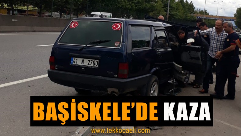 Otomobil Bariyerlere Girdi