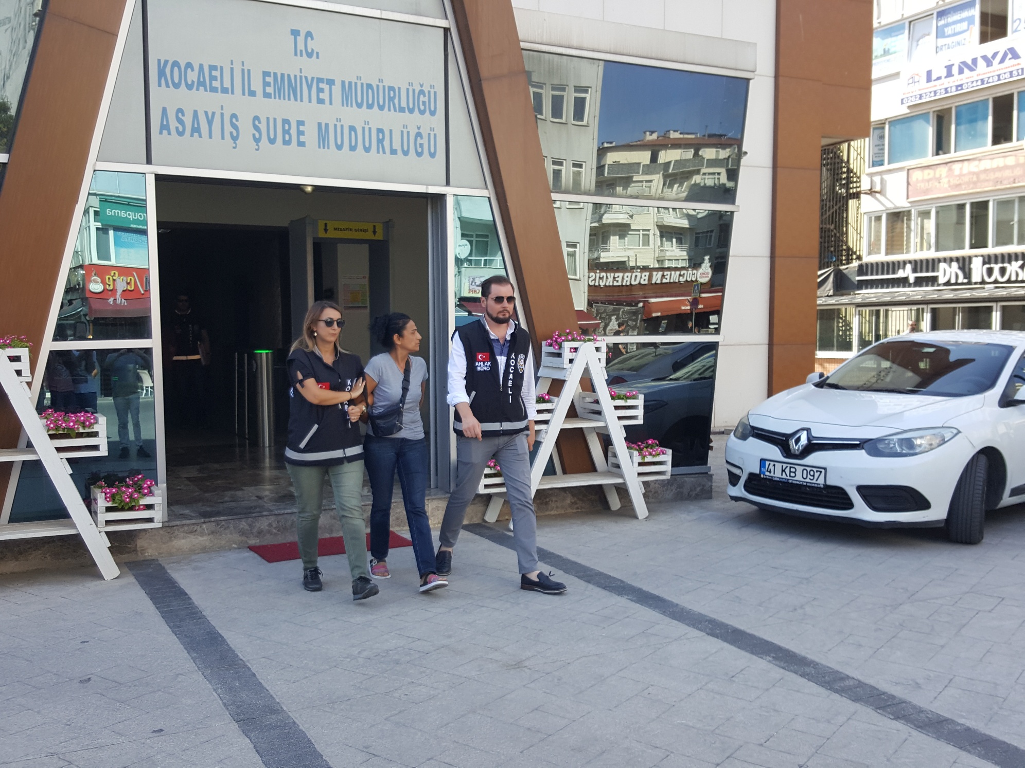 Silahla Tehdit Ederek Fuhuş Yaptırmışlar Tek Kocaeli Gazetesi