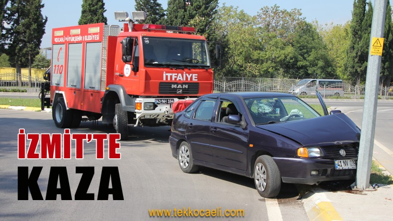 Araç Kontrolden Çıktı, Direğe Çarptı