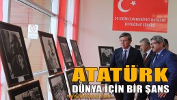 Kazak Büyükelçi, Ata’nın Fotoğraflarına Hayran Kaldı