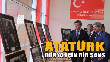 Kazak Büyükelçi, Ata’nın Fotoğraflarına Hayran Kaldı