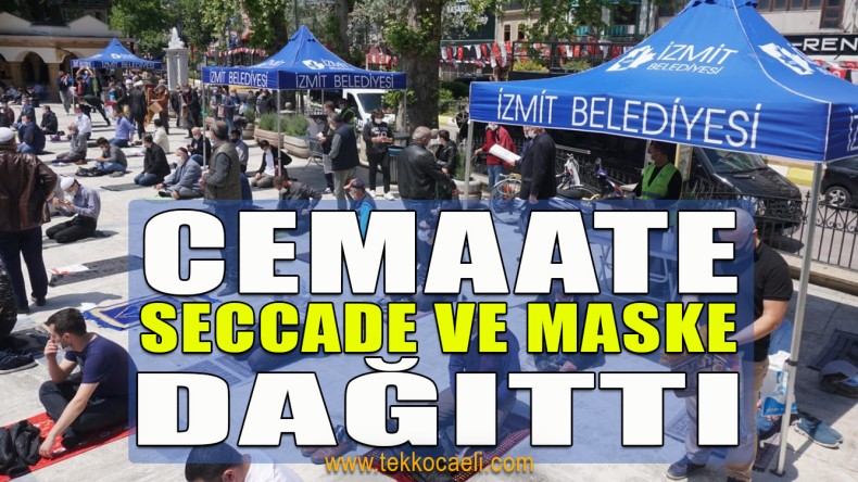 İzmit Belediyesi, Cemaate Seccade ve Maske Dağıttı