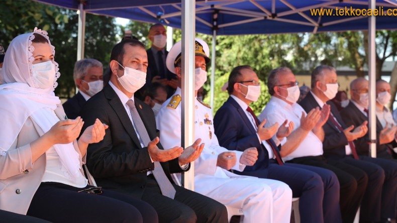 Kuran-ı Kerim Okundu, Şehitliğe Karanfil Bırakıldı