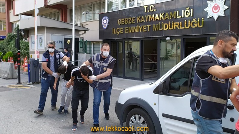 Evlerinin Önünde Saldırıya Uğradılar