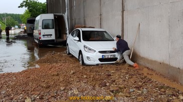 Dolu ve Etkili Yağmur Kocaeli’yi Olumsuz Etkiledi