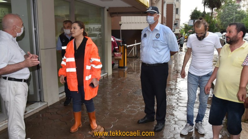 Şiddetli Yağış’da Vatandaşın Yanına Koştu