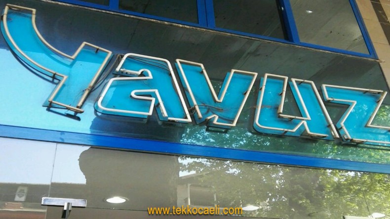 İzmit’in Tarihi Mekanı Yavuz Pastanesi Kapandı