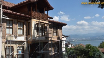 Başkan Hürriyet, Tarihi İzmit Evlerine Sahip Çıkıyor