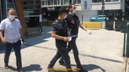 Silahlı Yağma Suçundan Aranıyordu; Enselendi