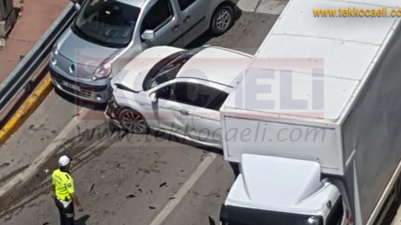 İzmit’te Feci Kaza; 7 Araç Birbirine Girdi