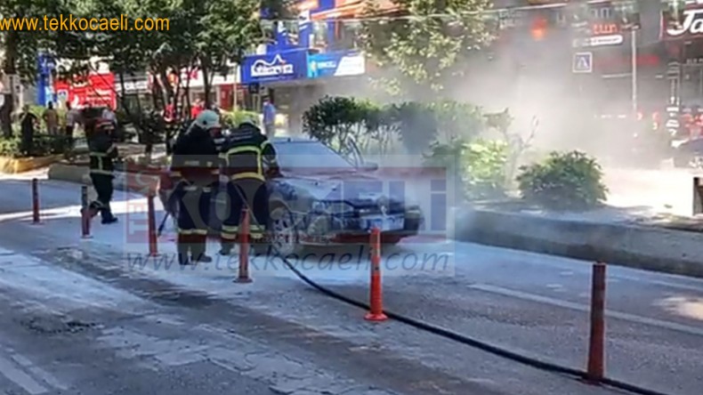 Seyir Halindeki Araç Alev Aldı