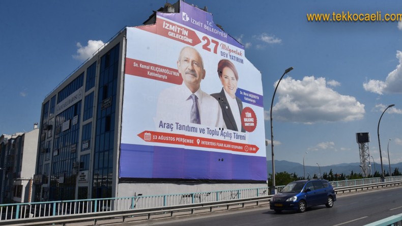 Kılıçdaroğlu ve Akşener’in Dev Afişi En Güzel Yerde