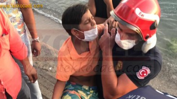 19 Yaşındaki Gencin Ayağına Demir Girdi