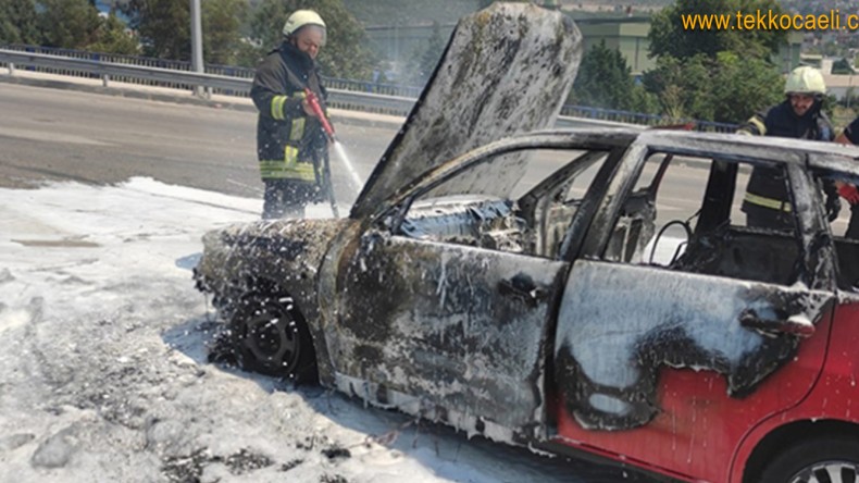 D-100 Karayolunda Otomobil Alev Aldı