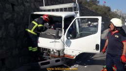 Kamyonet Su Kanalına Düştü; 1 Yaralı