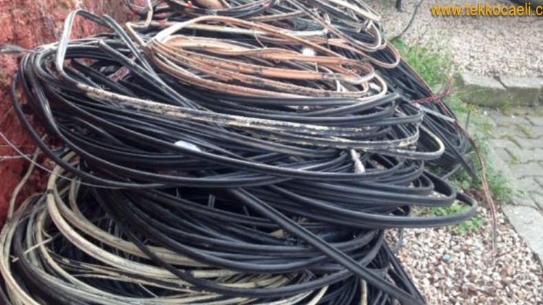 Türk Telekom’a Ait Kabloyu Çalan Hırsızlar Yakalandı