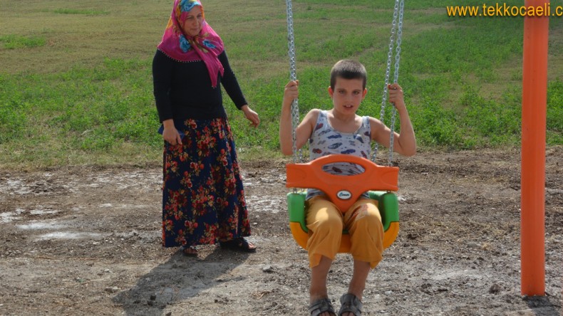 Otizmli Burak Salıncağına Kavuştu