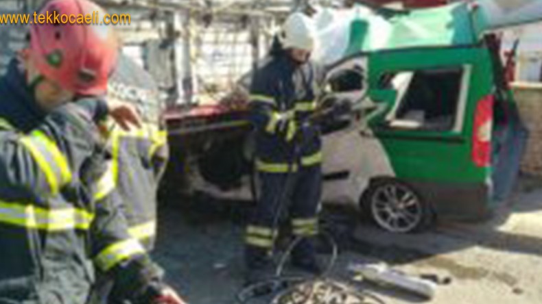 Gölcük’te Feci Kaza; Ölü ve Yaralı Var