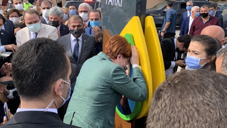 Meral Akşener Hüngür Hüngür Ağladı