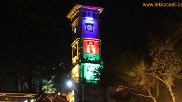 İzmit Saat Kulesi, Azerbaycan Bayrağı Renklerine Büründü