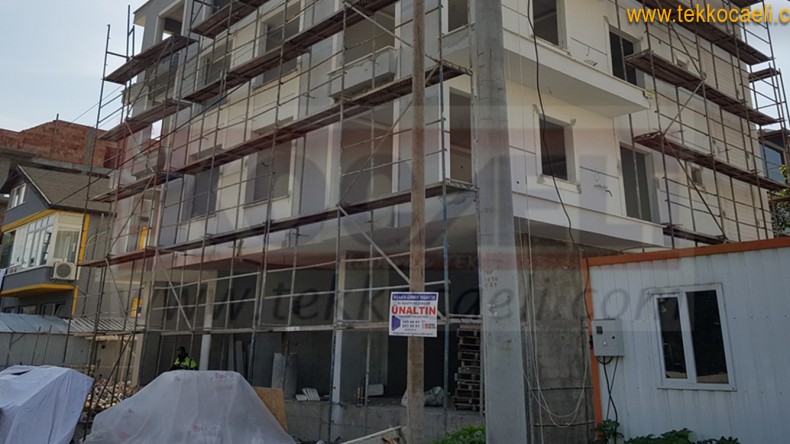 İnşaatta 2 İşçi Asansör Boşluğuna Düştü